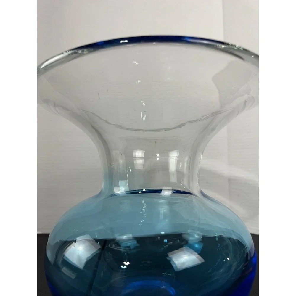 Beautiful Hand Blown Blue Glass Vase Vintage Heavy Medium‎ Sized